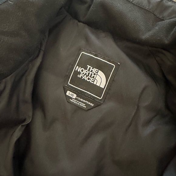 The North Face Women's Quilted Black Puffer Jacket - Picture 2 of 4